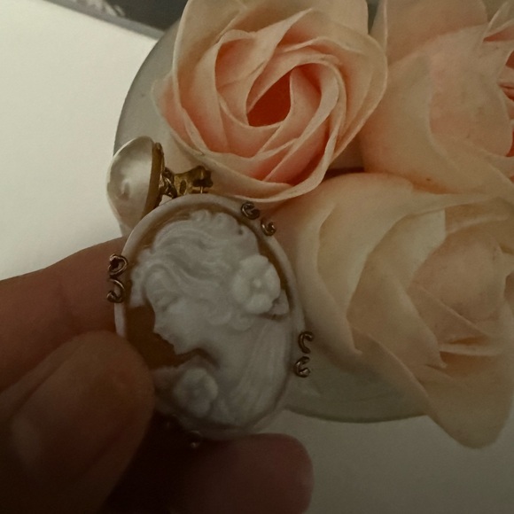 Cameo Pearl Drop Earrings in gold plated or brass vintage Italy,EUC - Picture 5 of 6